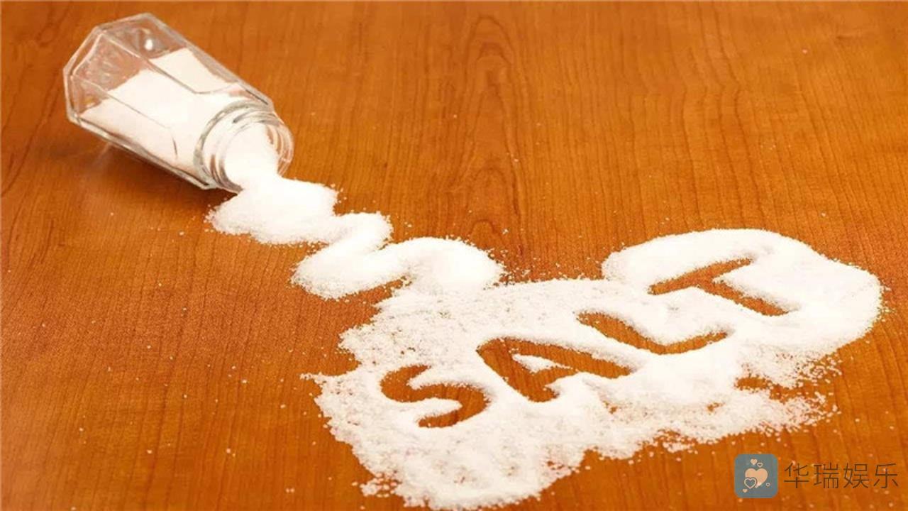 低盐饮食可导致神经功能损伤、肌肉运动失控、低钠血症、心脏病等